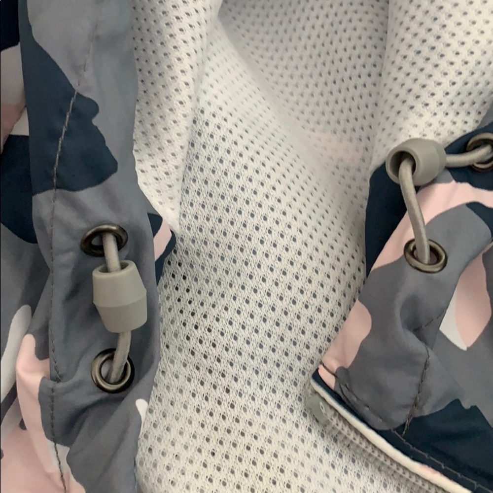 New Balance Women’s Abstract Camo Hooded Cinch Waist Jacket - Picture 6 of 14